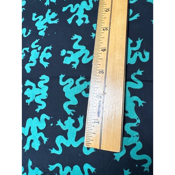 Green Frog Pattern Cotton Fabric 18x21" Sewing - Picture 2 of 3
